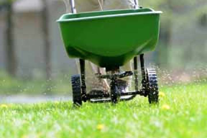 Future homeowners learn about urban fertilizer application
